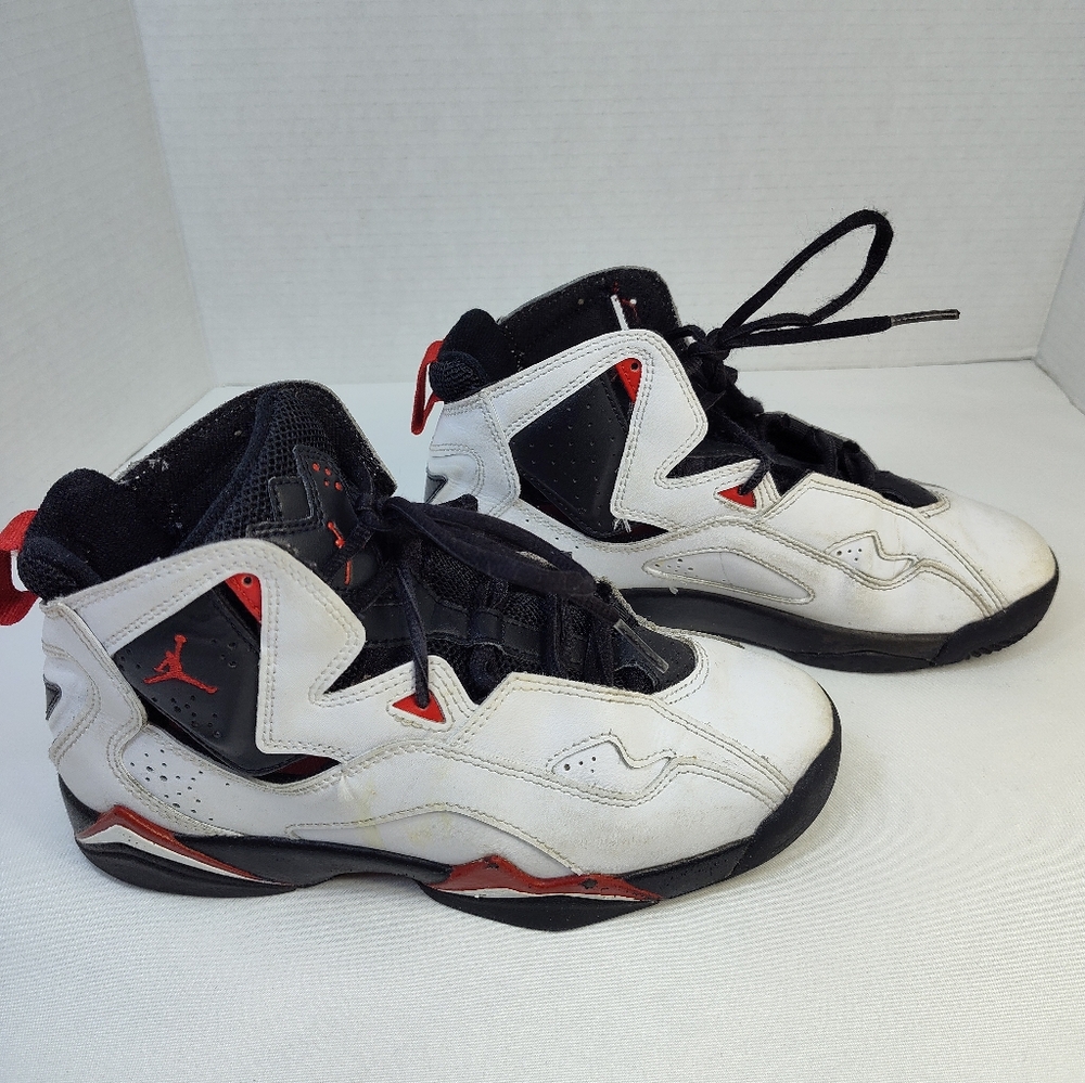 Nike Air Jordan True Flight GS  White, Black, Red Trim Size Youth 5 Basketball